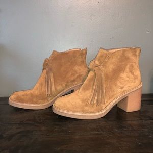 NWOT Ugg suede booties ~7~